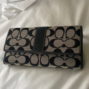 Coach wallet. Used. Very good condition.